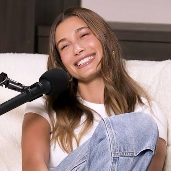Hailey Bieber e il Microneedling: Perché ne Parla e Cosa Sapere